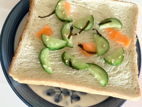 ☆人参ときゅうりの胡麻塩昆布和えオープンサンド☆